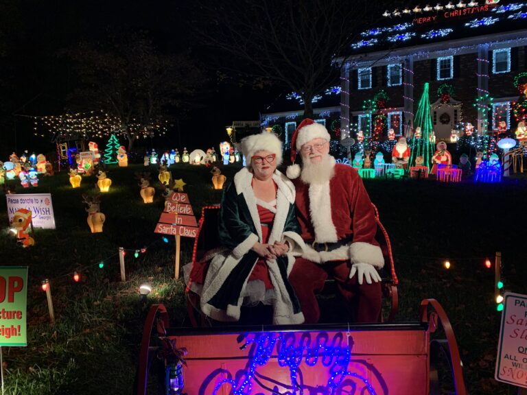 Photo 5 of A Whole Lot Of Christmas
