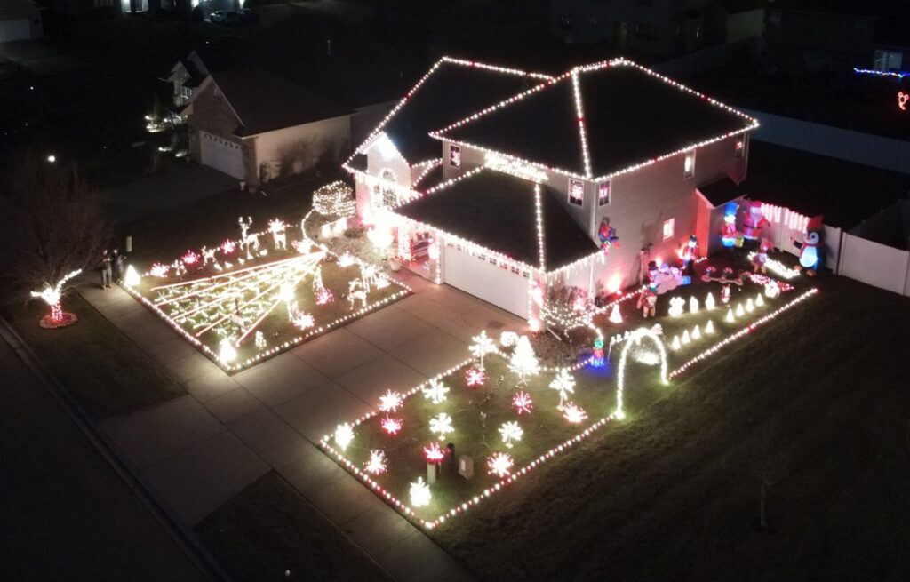 Photo 2 of Miracle on Pinnacle Street